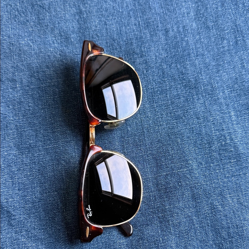 Ray-Ban Clubmaster Classic Tortoise Sunglasses